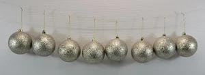 *A2) 8 matt silber Punkte Glitzer bruchsicher Christbaumschmuck 3" - Bild 1 von 7