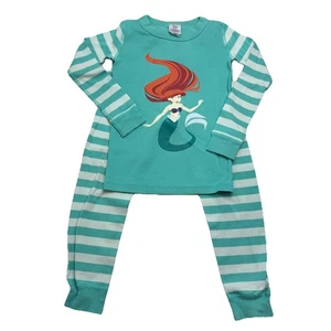 Conjunto de pijama Hanna Andersson Little Mermaid Ariel talla 5 110 verde azulado a rayas manga larga - Imagen 1 de 6