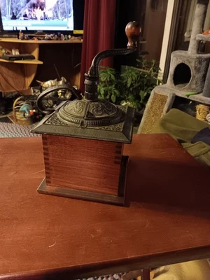 Antiguo Molinillo de Café Madera Hierro Fundido Manivela Cola de Milano Cajón.   1203 Foto 1 de 4