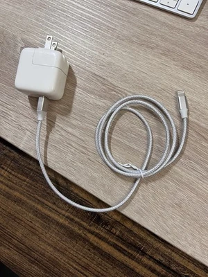 Apple 12w USB Charger Adapter for iPhones with lightning cable included - Image 1 of 3