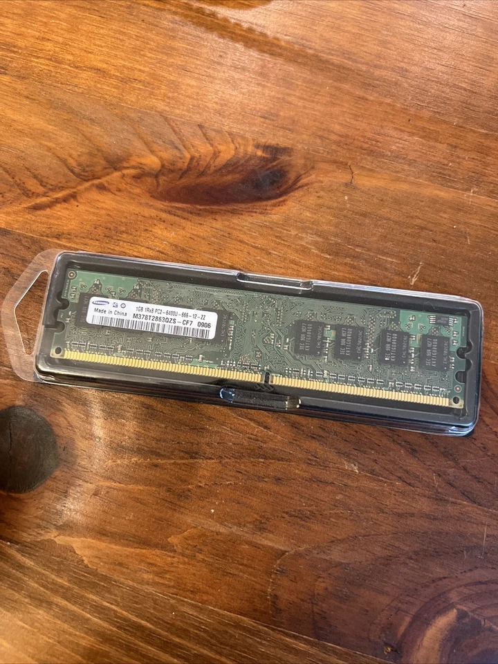 Samsung 1GB 1Rx8 PC2-6400U-666-12-ZZ Memory RAM (1GB Total) M378T2863QZS - Image 1 of 1