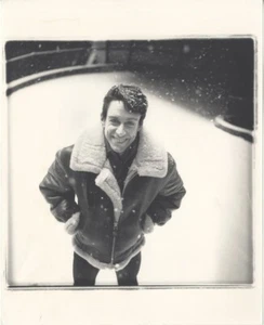 Iggy Pop 1980's Rock star posing in snowfall Original 8x10 Photo Stamped - Imagen 1 de 2