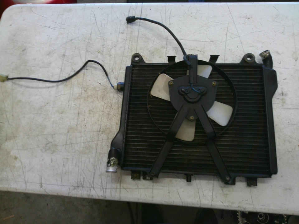 1995-1997 Kawasaki GPZ1100 ZX1100E motor radiador refrigerador com ventilador - Imagem 1 de 4