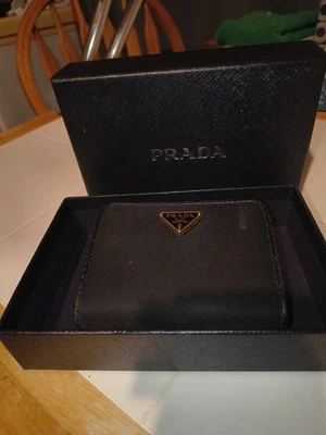 Cartera PRADA Saffiano Cartera Tarjeta de Autenticidad Cartera con 2 Tarjetas de Autenticidad Negra Foto 1 de 4
