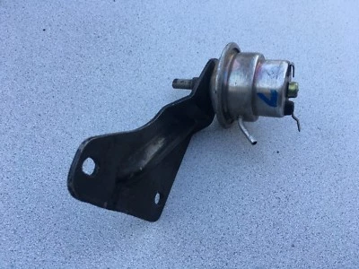 Limitador de vacío de emisión de humo Porsche 911 / 914-6 Pierburg #7 C#49  Foto 1 de 4