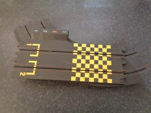 Vintage Matchbox Powertrack - 1x Terminal track & 5x 9" radius curve - Picture 1 of 7