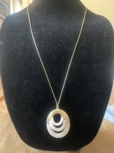$39 NWT LOFT GOLD TONE LONG OVAL DROP PENDENT NECKLACE- JC307 - Picture 1 of 6