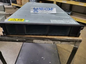 Sistema flash IBM 9843-AE2 900 sin baterías sin unidades - Imagen 1 de 1