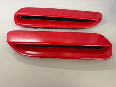 Juego de cucharas de capó Pontiac G8 rojo líquido 2008 2009 izquierda+derecha 62U/WA687F ventilaciones no OEM Foto 1 de 4