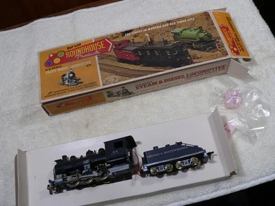 roundhouse  HO USRA 0-6-0 steam locomotive & tender - New c&nw 22 - Image 1 of 4