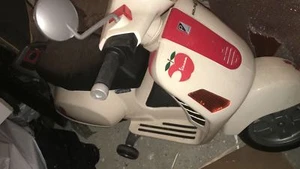 Peg Perego scooter Vespa elettrico - Foto 1 di 1