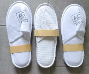 3 Slippers With Closed Toe - Disposable/Reuseable Unisex One Size White Comfort - Picture 1 of 1