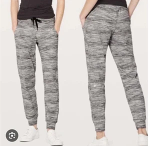 Jogger LULULEMON Ready To Rulu, camuflaje teñido espacial negro, talla 6 B122 - Imagen 1 de 11