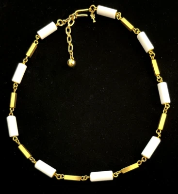 Collar Trifari Vintage Esmalte Blanco Tono Dorado Firmado 16"-18" Ajustable Foto 1 de 4