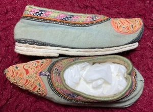 ANTIQUE EARLY 20th c CHINESE EMBROIDERED SILK BOUND FOOT FEET LOTUS SHOES #1! - Picture 1 of 19