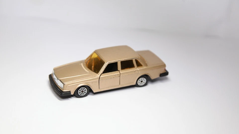 Norev Jet Car Volvo 264 - Good Vintage Original Model — 第 1/4 张图片