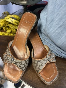 Coach Women’s Size 7.5 Sandal Buckle Signature Logo Kitten Heels 2000s Y2K - Picture 1 of 11