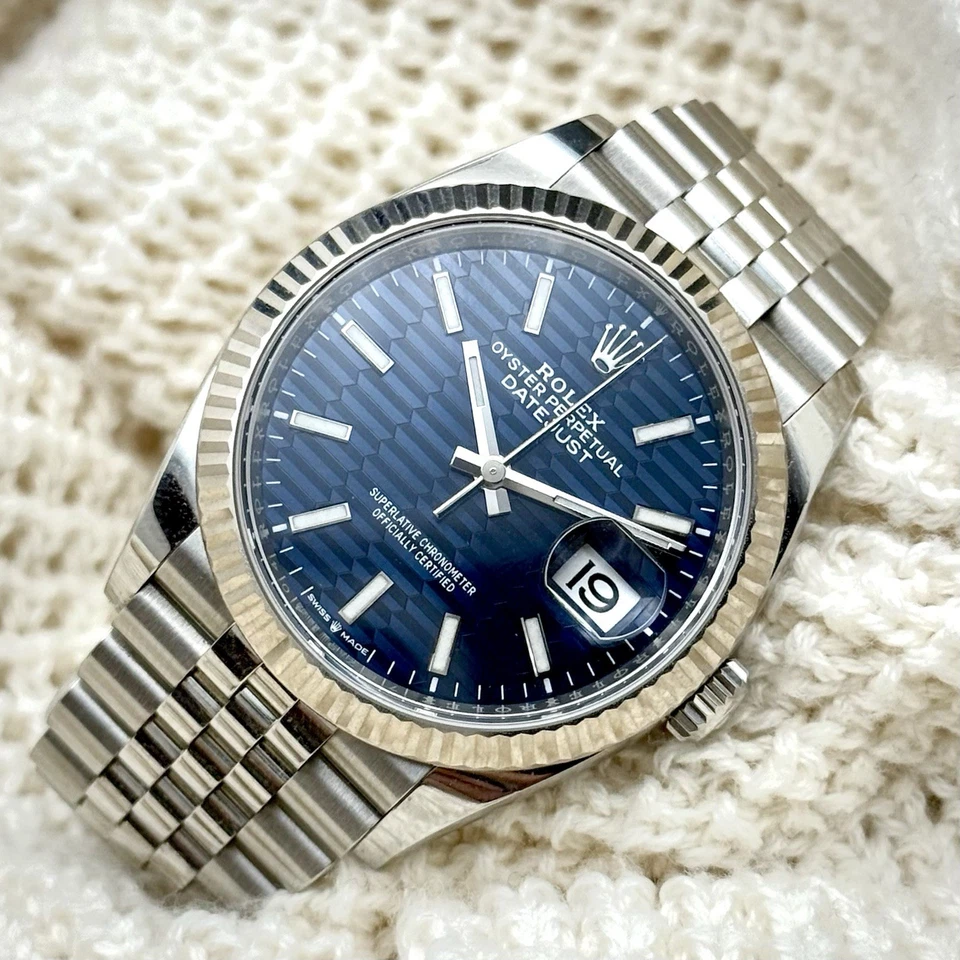 Rolex Datejust 126234 36 esfera azul acanalada motivo jubileo descontinuado | Completo Foto 1 de 4