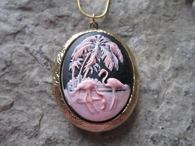 MEDALLÓN CAMAFEO FLAMENCO ROSA CHAPADO EN ORO - TROPICAL, VACACIONES, CRUCERO, FOTOS Foto 1 de 4