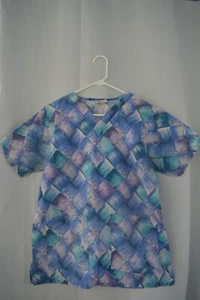 Scrub Zone Women’s Medium Blue Diamond 7100 J008 Patterned Scrub Top - Picture 1 of 8