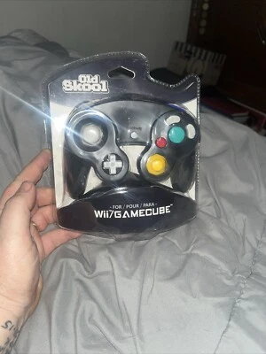 Old Skool Dual Analog Controller for Nintendo Game Cube & Wii - Black - Image 1 of 2