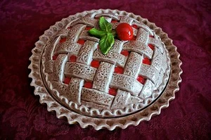 J/1  VTG. CERAMIC CHERRY PIE KEEPER - Picture 1 of 4