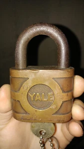Antico - Yale &Towne Lucchetto Lucchetto Ottone Super Pin Bicchiere con 4 Chiavi - Foto 1 di 6