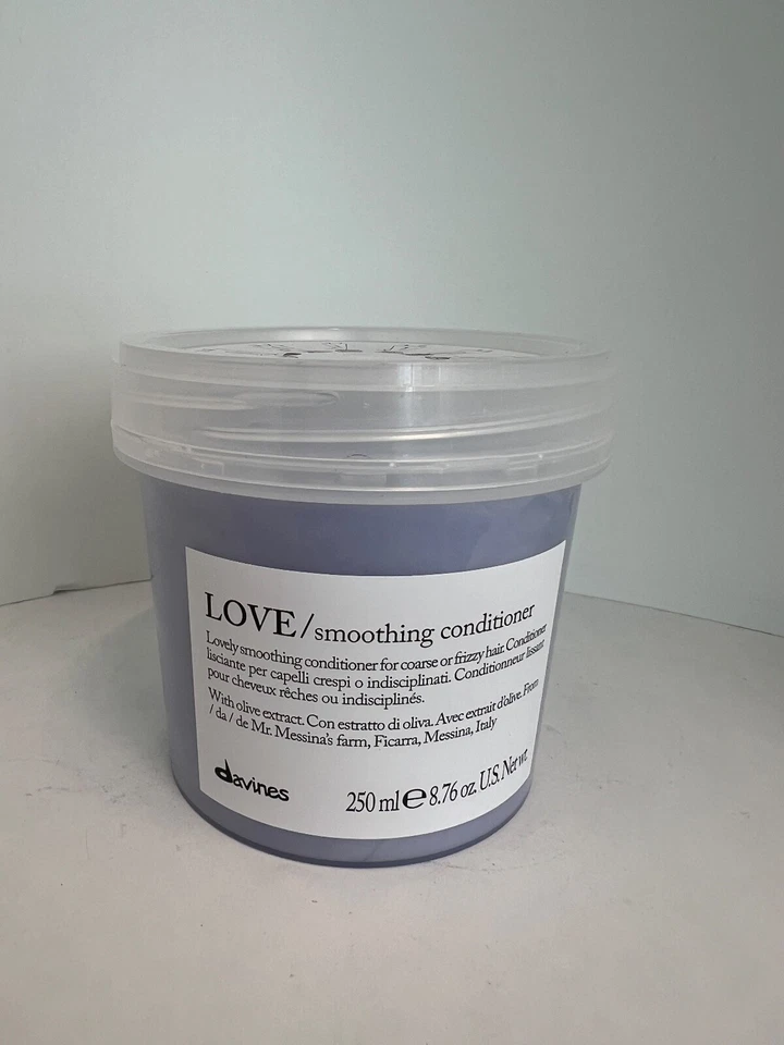 Davines LOVE Smoothing Conditioner 8.76 oz to tame coarse or frizzy hair - Image 1 of 1