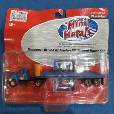 Mini-Metals 31122 Roadway Express IH R-190 Tractor & 32' Flatbed Trailer Set, HO - Image 1 of 4