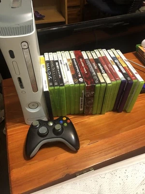 Microsoft 60GB Xbox 360 Con 19 Juegos Y Mando - Usado/Blanco Foto 1 de 4