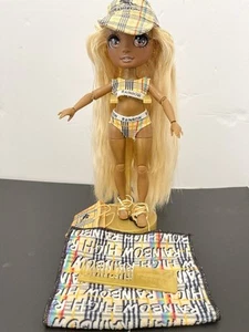 Rainbow High Pacific Coast Harper Dune Doll Stand Blanket Purse And Comb - Picture 1 of 14