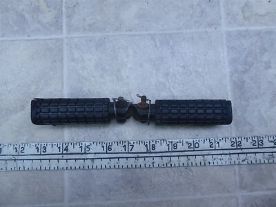 1993 Honda CBR600 F2 CBR H958-1) left and right front foot peg set - Imagem 1 de 4