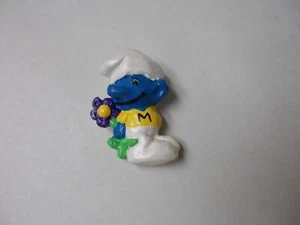 Smurf Pin with Flower and the Letter M - Hand Painted - 1982 - Picture 1 of 2