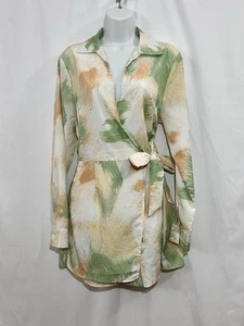 PRETTYLITTLETHING | GreenPrinted Wrap Collared Romper | Size14 - Picture 1 of 8
