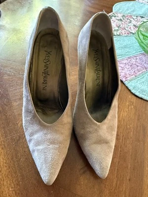 Preciosos zapatos de salón YSL Saint Laurent gris tostado gamuza punta años 90 ¡GUAU! Foto 1 de 4