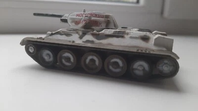 Tank model T-34 1942, casting 1:72 deagostini Soviet USSR tanks (metal plastic) - Image 1 of 4