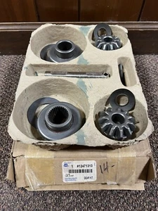 New Genuine GM 12471313 Rear Differential Gear Kit Chevrolet GMC - Picture 1 of 4