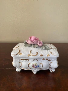 Vintage Dresden Capodimonte Italy Porzellan Schatulle, Schmuckkästchen mit Fuß - Bild 1 von 6