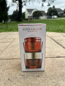 Estee Lauder Nutritious Vitality8 Day and Night Radiance Set, 1.7 Ounce - Picture 1 of 3
