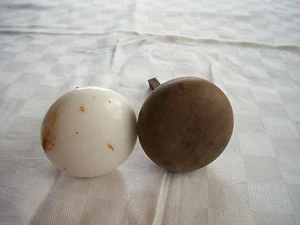 LOT OF 2 ANTIQUE WHITE PORCELAIN & WOOD DOOR KNOBS HANDLES - Picture 1 of 3