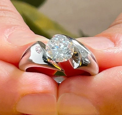 Anillo de compromiso de oro blanco de 14 K redondo de diamantes blancos de 1 quilate natural certificado I/VS1 Foto 1 de 4