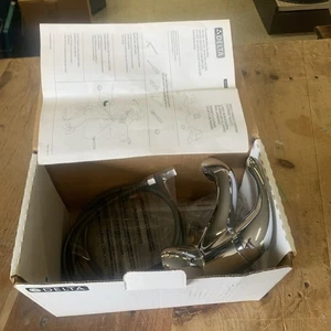 Delta 520-DST  Classic Single Handle Centerset Bathroom Faucet Chrome - Picture 1 of 3