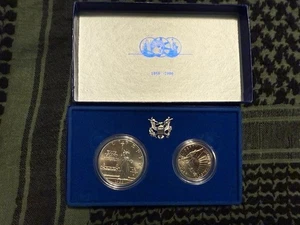 1986 US Mint Statue of Liberty Silver Proof 2 Coin Set w/ Box, Case & COA - Picture 1 of 5