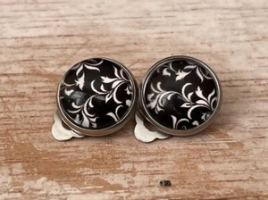 Women’s Men’s Black Flower Clip On Earrings - Picture 1 of 6