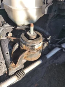 KIA CARENS 2013-2016 ENGINE MOUNT (DRIVER SIDE) - Picture 1 of 3