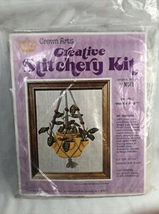 Crown Arts Creative Stitchery Kit Prayer Plant #4011 by Noel 8 x 10 NEW! Hanging - Picture 1 of 5