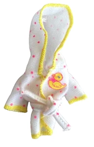 Muñeca Mattel Kelly Albornoz Pato Amarillo Con Capucha Cinturón para Barbie’s Little Sister - Imagen 1 de 4