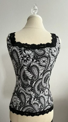 Camisa sin mangas ajustada de encaje de cachemira negra blanca gris mercado negro de la Casa Blanca S Foto 1 de 4