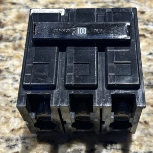 CUTLER HAMMER QBHW3100H QUICKLAG 22K 3-POLE 100 AMP BOLT ON CIRCUIT BREAKER - Picture 1 of 5