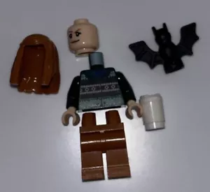 Lego The Office Meredith Palmer con murciélago y taza de café, nuevo y nunca montado - Imagen 1 de 2